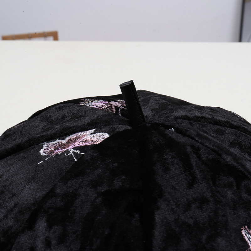 Fashionable Butterfly Embroide - Street Fashion Pose 评论和价格